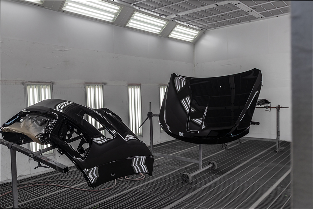 Autoteile von Fahrzeuglackierer lackiert